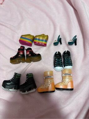 Rainbow high doll shoes lot 5